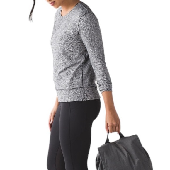 06 LULULEMON Rush Hour Long Sleeve Top Size 12 Black & White Relaxed Fit Top - Picture 11 of 15